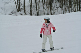 Студенты Fulford Academy катаются на сноуборде