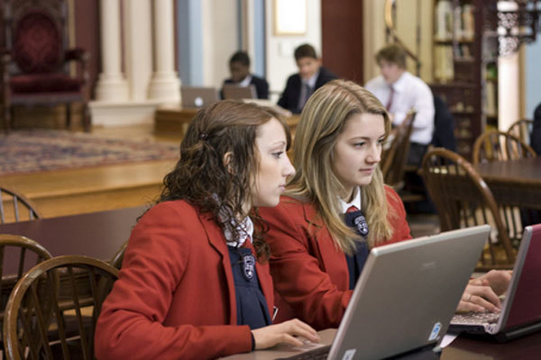 Студенты King’s-Edgehill School