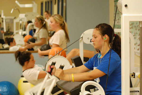 Студенты King’s-Edgehill School в тренажерном зале