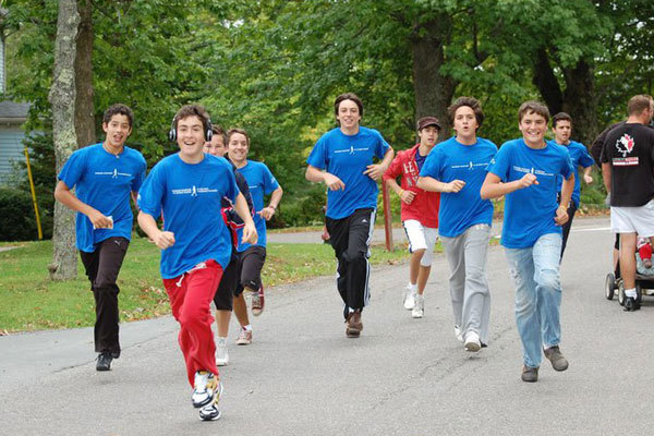 Студенты King’s-Edgehill School занимаются бегом