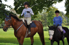 Студенты King’s-Edgehill School занимаются конным спортом