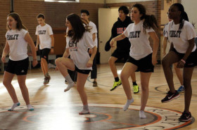 Студенты Ridley College занимаются танцами