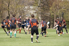 Студенты Ridley College играют в регби