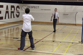 Студенты Trinity College School играют в бадминтон