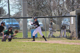 Студенты Trinity College School играют в бейсбол