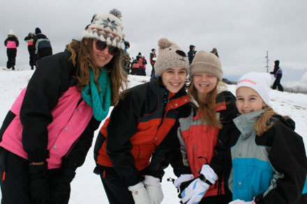 Студенты Saint Stephen’s College катаются на лыжах