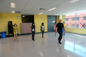 Студенты Taylors College занимаются танцами