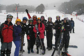 Студенты Taylors College катаются на лыжах