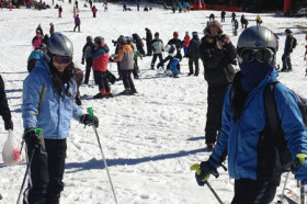 Студенты Taylors College катаются на лыжах