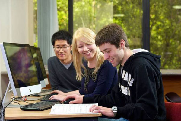 Студенты Academic Colleges Group