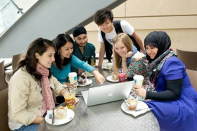 Студенты Academic Colleges Group