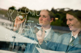 Студенты St Hilda's Collegiate School