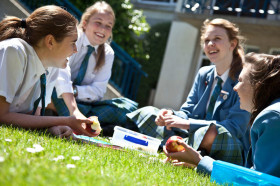 Студенты St Hilda's Collegiate School