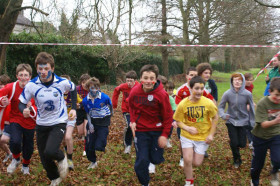 Студенты Newtown School занимаются бегом