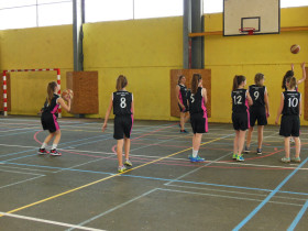 На уроке физкультуры