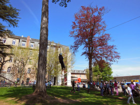 Студенты Saint Joseph занимаются альпинизмом