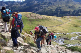 Суденты Saint Joseph Oloron идут в поход