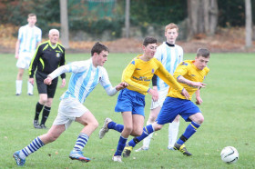 Студенты Blackrock College играют в регби