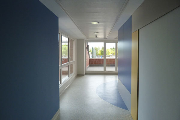 Холл в King's College, British School in Madrid