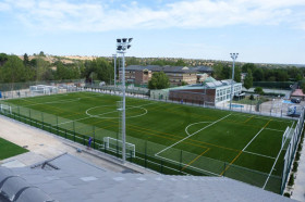 Спортивная площадка на территории King's College, British School in Madrid