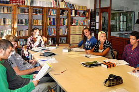 Студенты Malaca Instituto в библиотеке