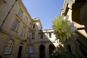 Здание Oxford Royale Academy