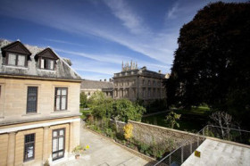 Здание Oxford Royale Academy