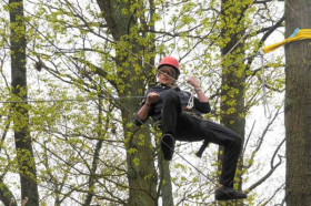 Студенты Hermann Lietz-Schule Schloss Hohenwehrda Thüringen занимаются альпинизмом