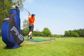 Студенты Krüger Internat und Schulen играют в гольф