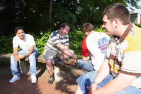 Студенты Krüger Internat und Schulen играют в шахматы