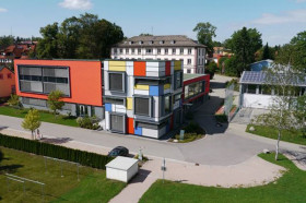 Здание школы Zinzendorfschulen