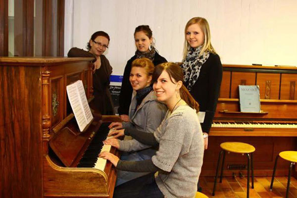 На занятиях музыкой