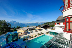 Бассейн в Beau Soleil Collège Alpin International