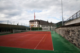 Теннисный корт в Beau Soleil Collège Alpin International