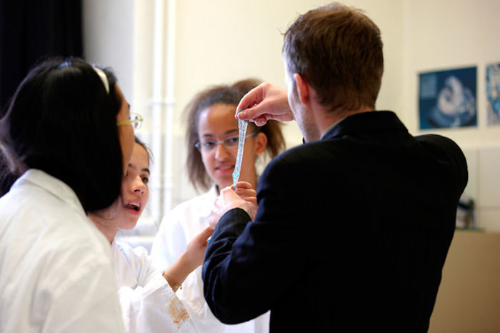 На уроке химии