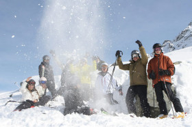 Студенты Brillantmont International School катаются на лыжах