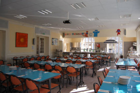 Столовая в Ecole Nouvelle de la Suisse Romande