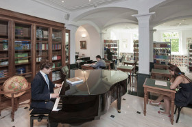 В библиотеке