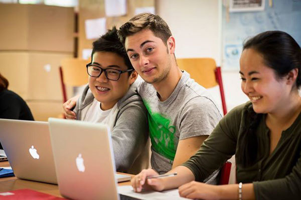 Студенты Leysin American School