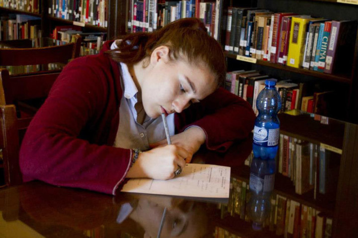 Студенты TASIS в библиотеке