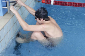 Студенты TASIS в бассейне