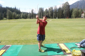 Студенты Bodwell High School Victoria играют в гольф