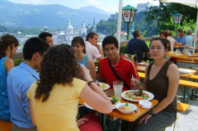 Обед в городском кафе