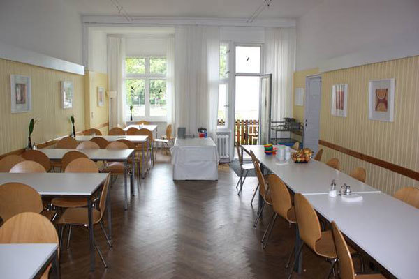 Столовая в GLS Berlin Villa