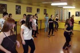 Студенты Proyecto Espanol Madrid занимаются танцами