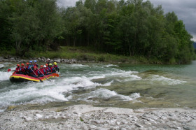 Студенты GLS Munich Adventure занимаются рафтингом