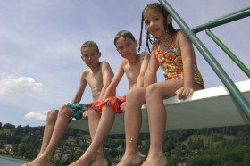 Студенты GLS Munich Young & Fun на озере