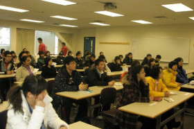 Студенты Fraser International College на занятиях