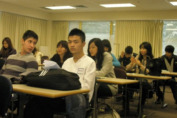 Студенты Fraser International College на занятиях