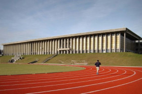 На стадионе